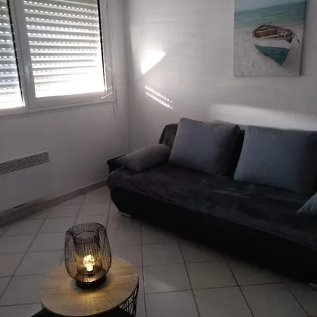 6 Places A 200m De L'ocean * La Rochelle (Charente-Maritime)